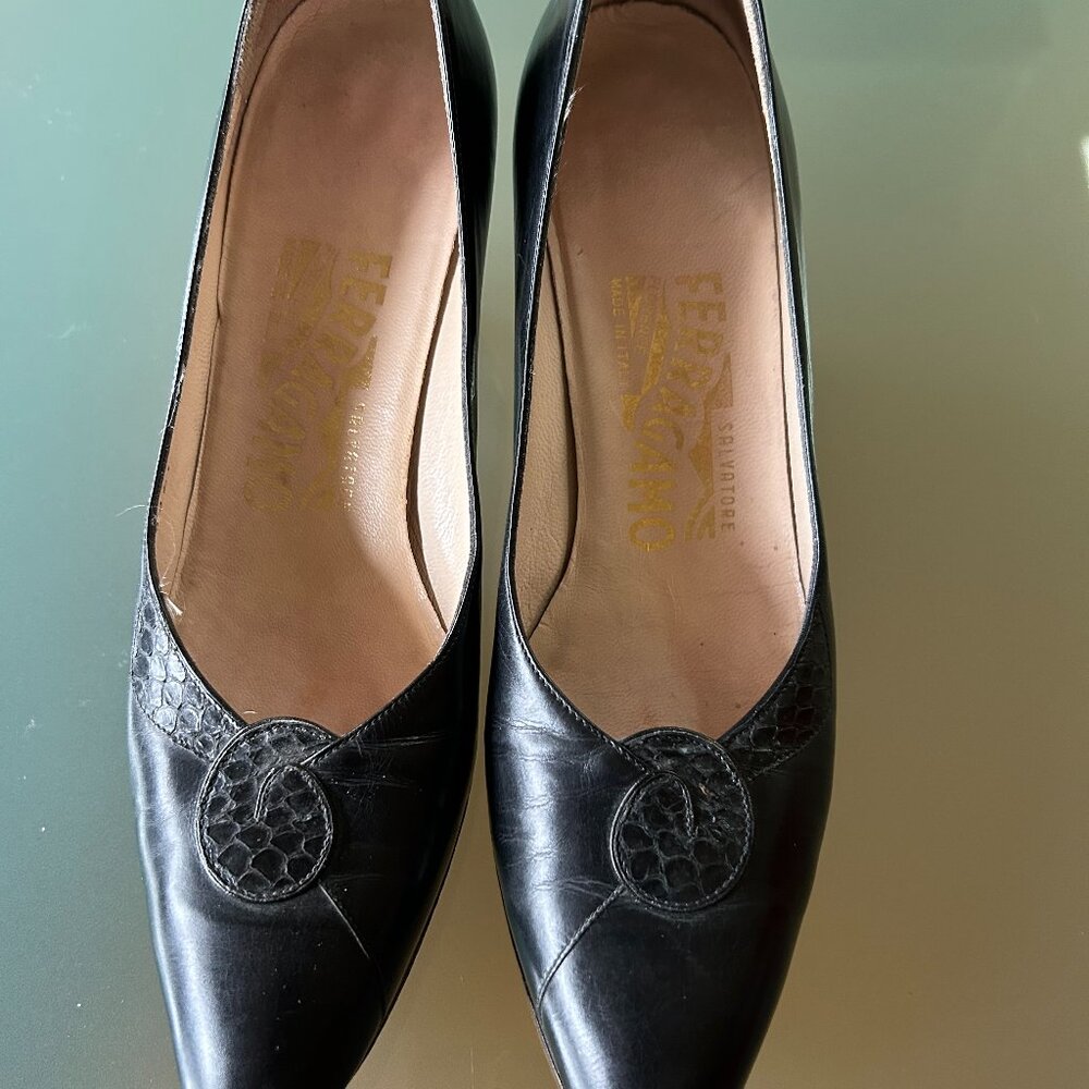 Salvatore Ferragamo - Black medium heels - Size 6AAAA (Narrow)
